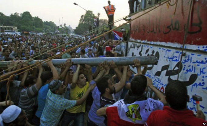 Egyptian Protestors Storm U.S. Embassy in Cairo 