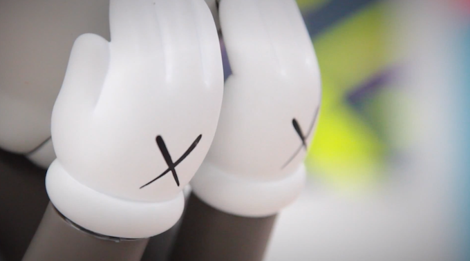 KAWS X Macy's Thanksgiving Day Parade Balloon [VIDEO.]