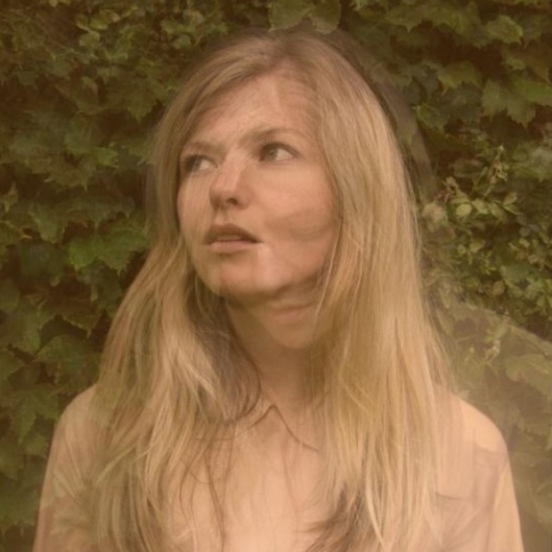 Still Corners – Hearts of Fools